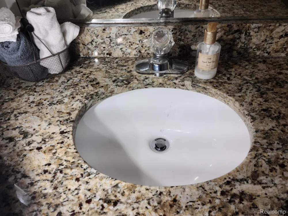 716 Eton Court Rochester City, MI 48307