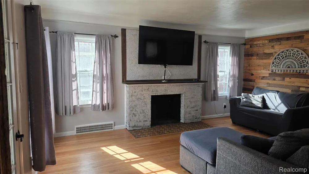918 New York Avenue Lincoln Park City, MI 48146