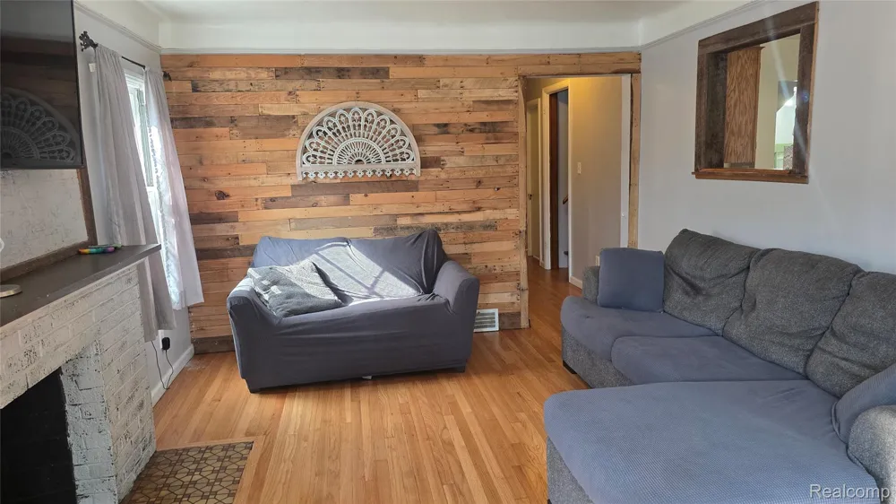 918 New York Avenue Lincoln Park City, MI 48146