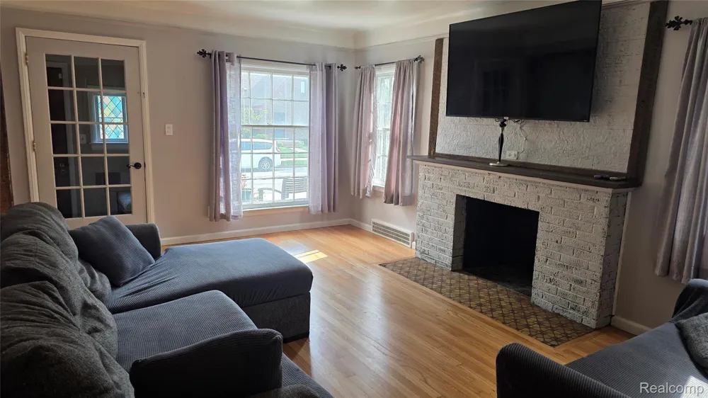 918 New York Avenue Lincoln Park City, MI 48146