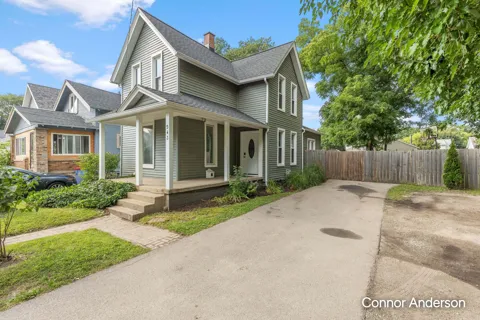 543 Leonard Street NE
