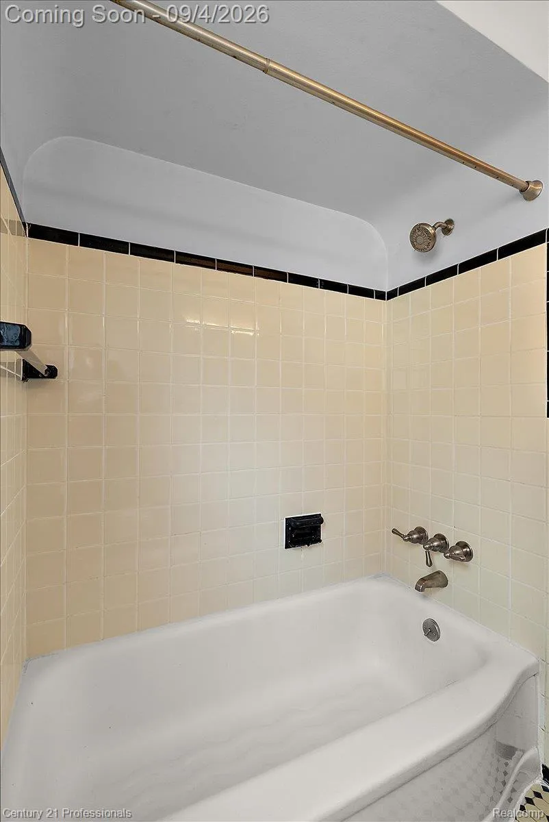 607 Lawson Street Royal Oak City, MI 48067