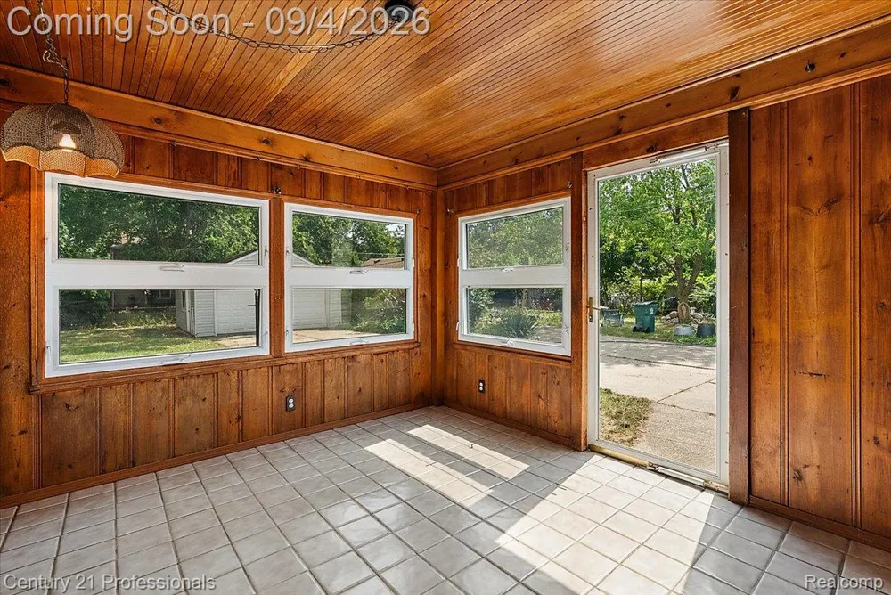 607 Lawson Street Royal Oak City, MI 48067