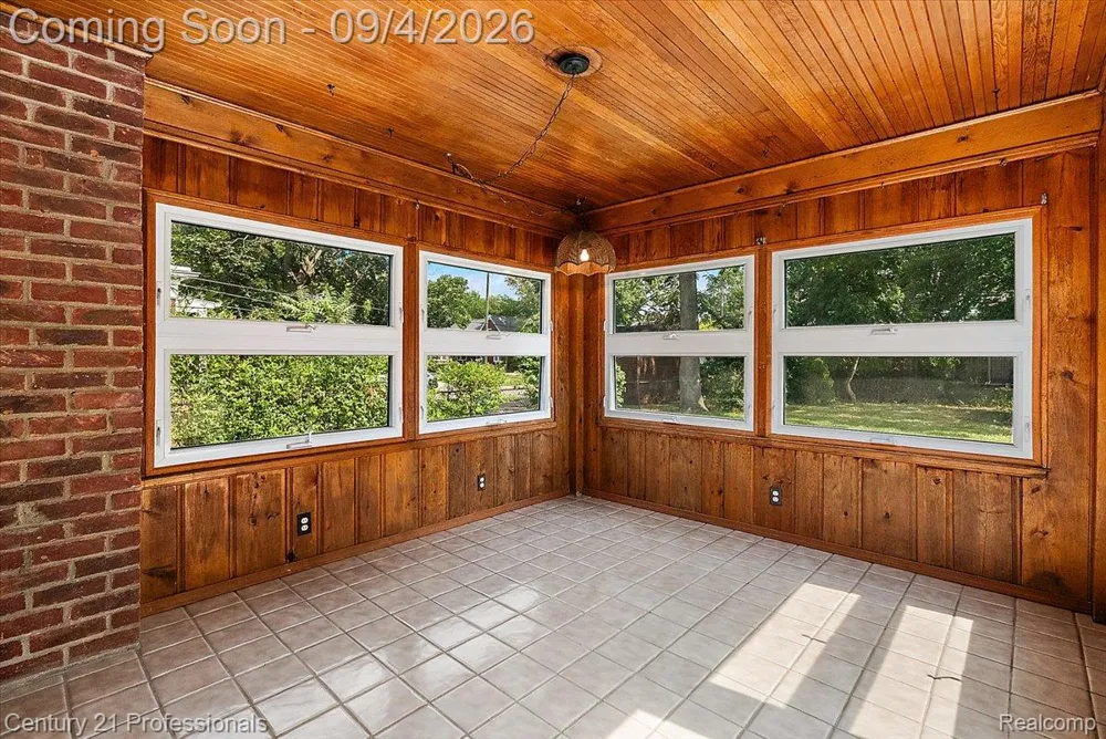 607 Lawson Street Royal Oak City, MI 48067