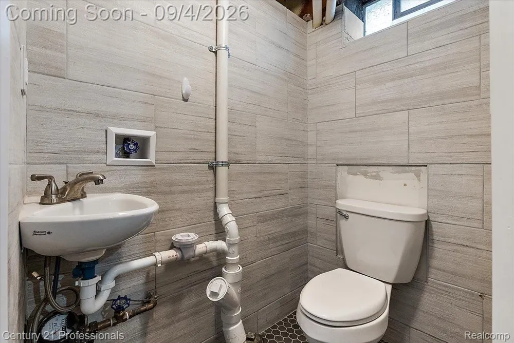 607 Lawson Street Royal Oak City, MI 48067