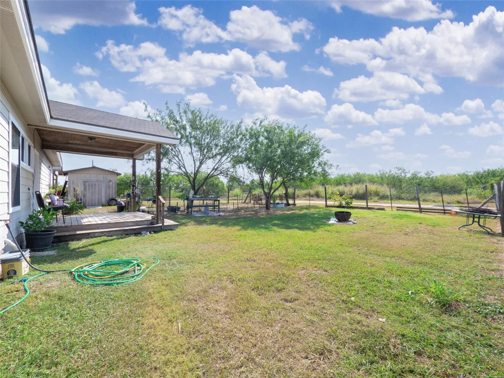 5734 FM 621 Martindale, TX 78655