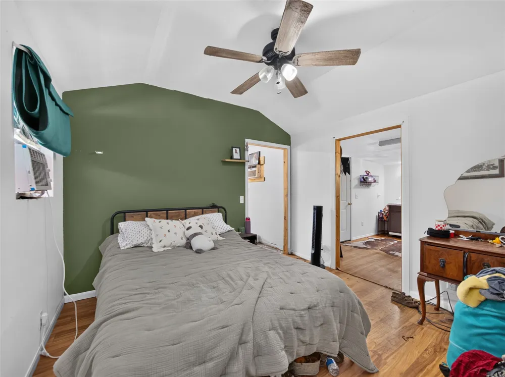 5734 FM 621 Martindale, TX 78655