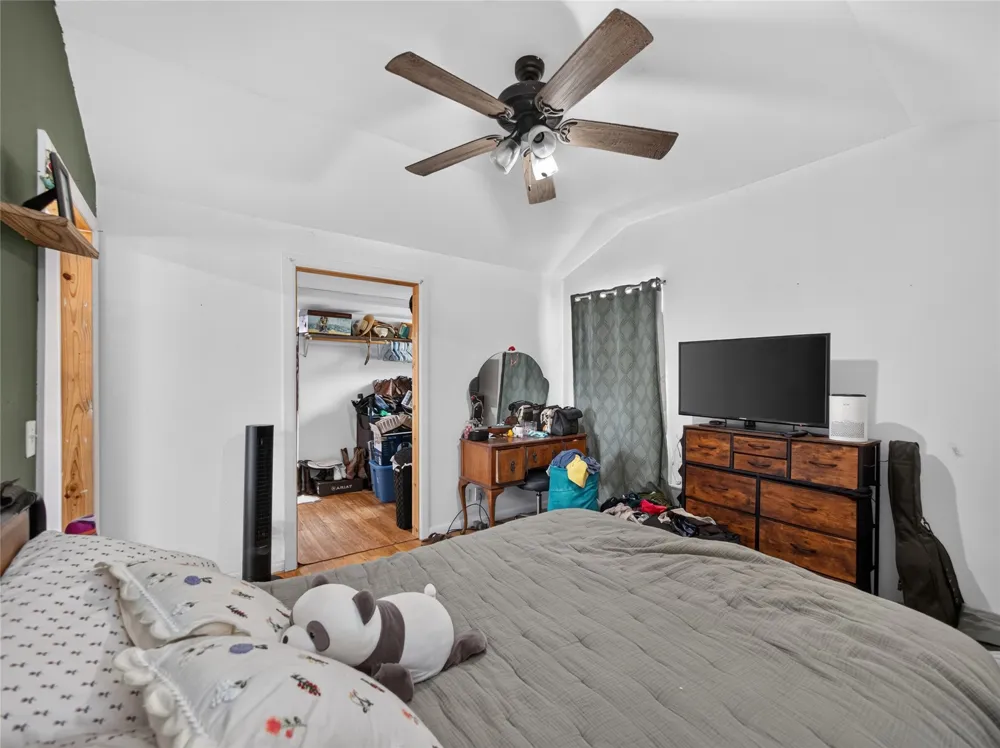 5734 FM 621 Martindale, TX 78655