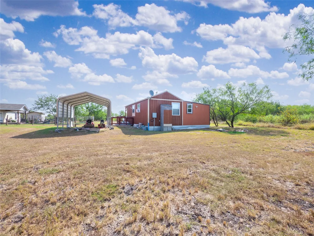 5734 FM 621 Martindale, TX 78655