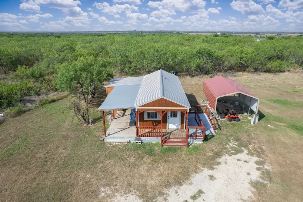 5734 FM 621 Martindale, TX 78655