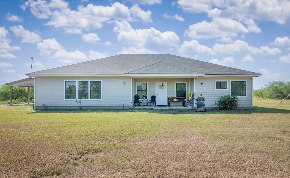 5734 FM 621 Martindale, TX 78655