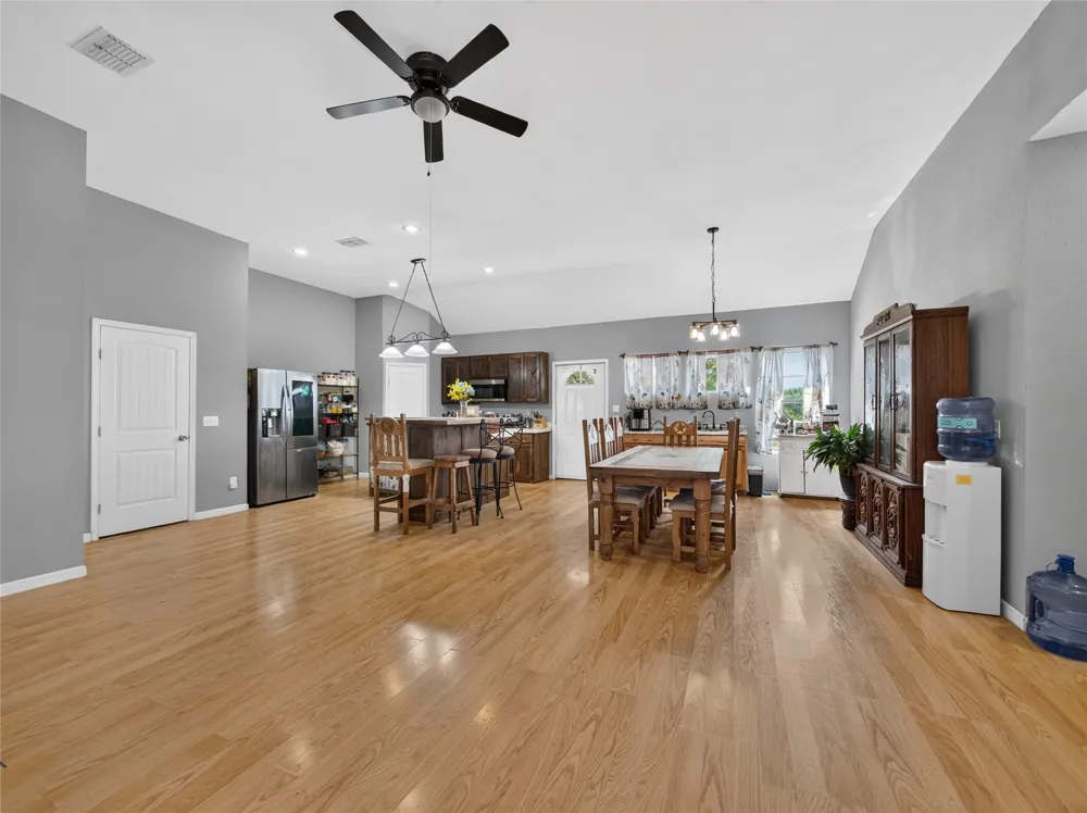 5734 FM 621 Martindale, TX 78655