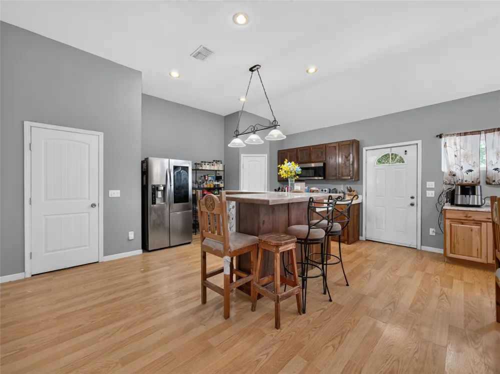 5734 FM 621 Martindale, TX 78655