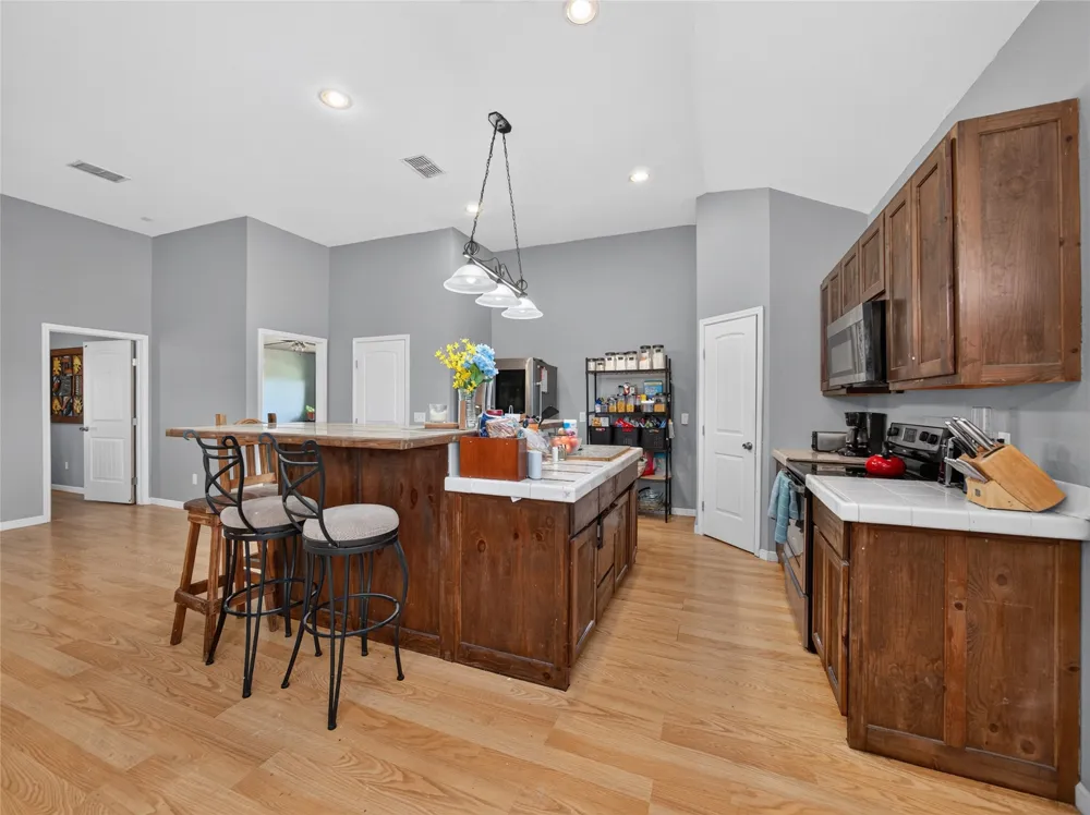 5734 FM 621 Martindale, TX 78655