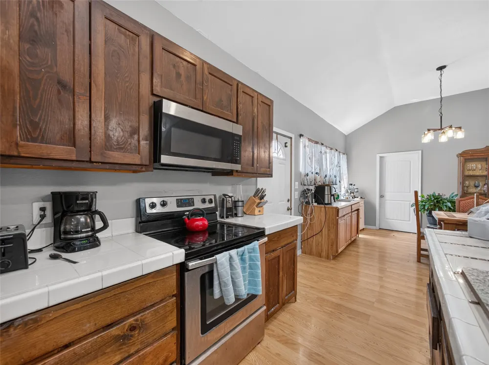 5734 FM 621 Martindale, TX 78655