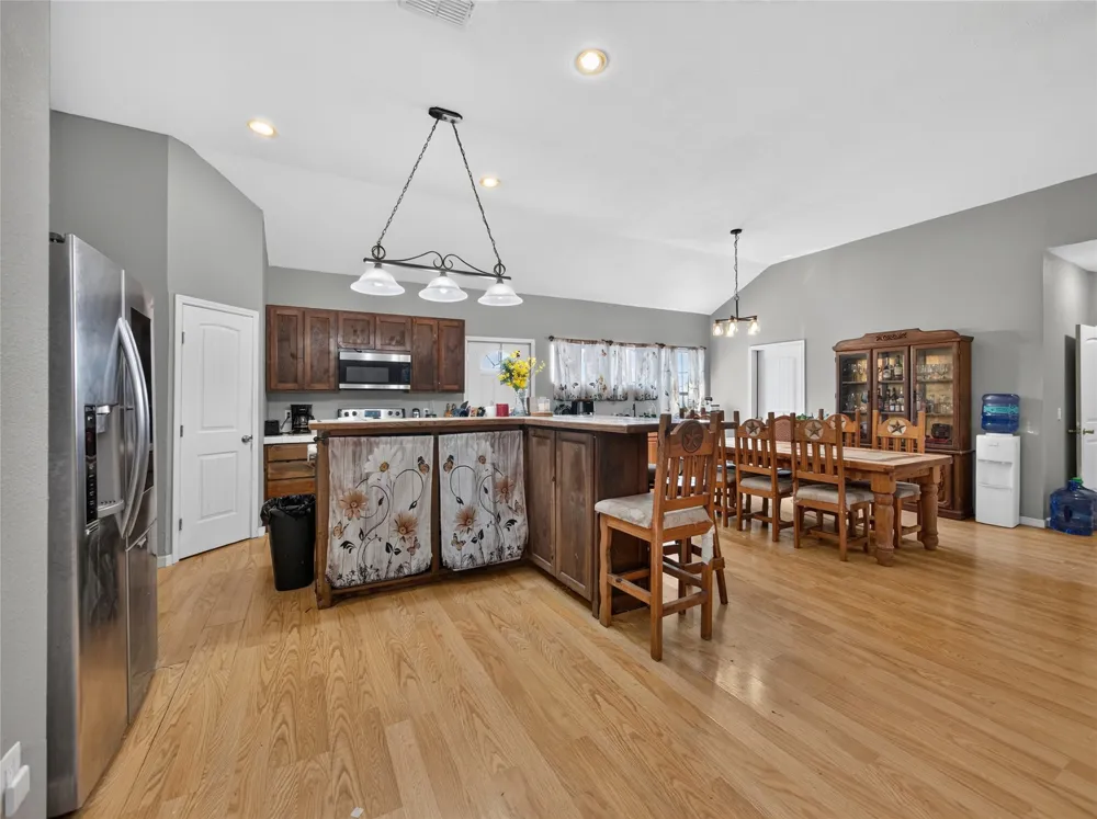 5734 FM 621 Martindale, TX 78655