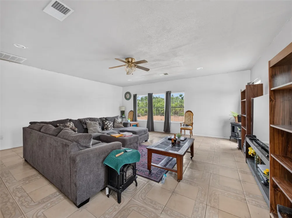 5734 FM 621 Martindale, TX 78655
