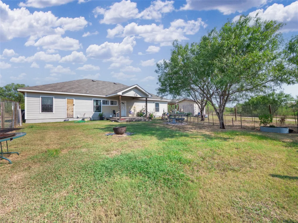 5734 FM 621 Martindale, TX 78655