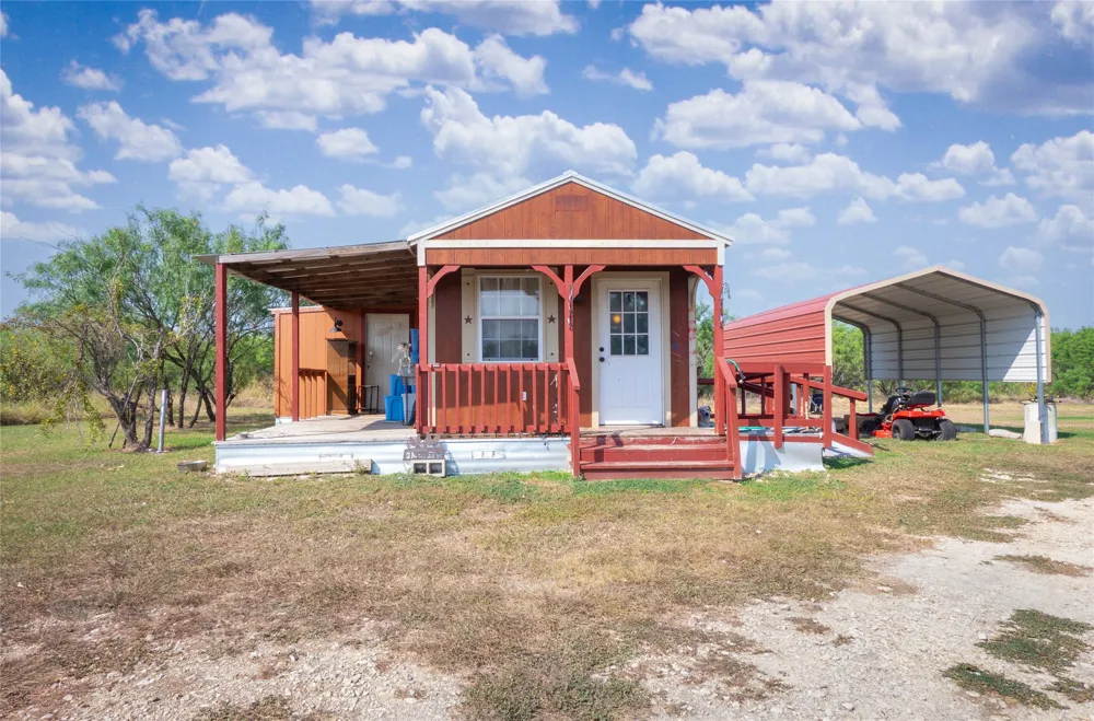 5734 FM 621 Martindale, TX 78655