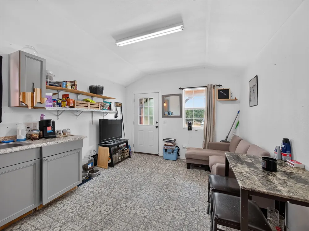 5734 FM 621 Martindale, TX 78655