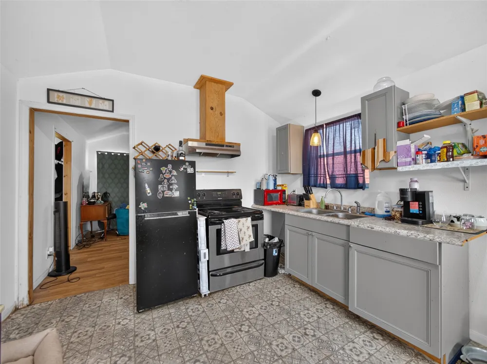 5734 FM 621 Martindale, TX 78655