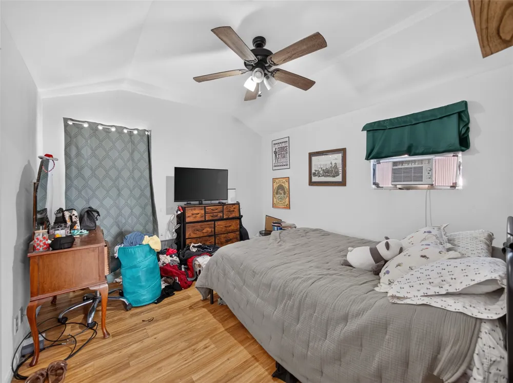 5734 FM 621 Martindale, TX 78655