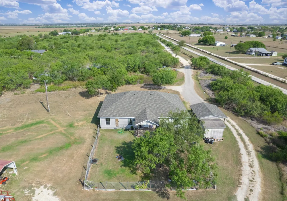5734 FM 621 Martindale, TX 78655
