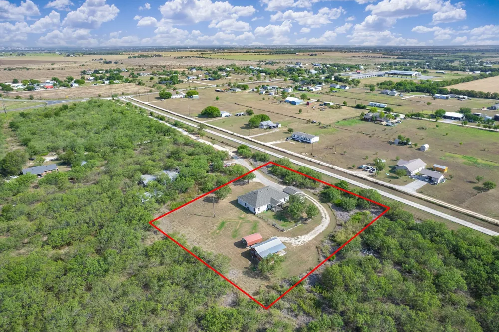5734 FM 621 Martindale, TX 78655