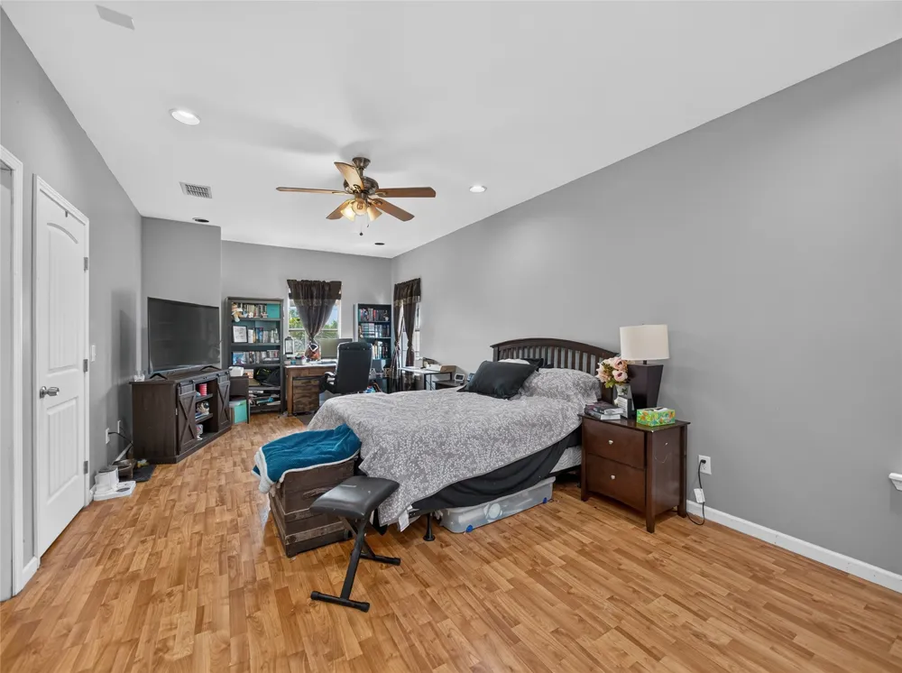 5734 FM 621 Martindale, TX 78655
