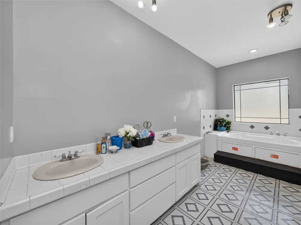 5734 FM 621 Martindale, TX 78655