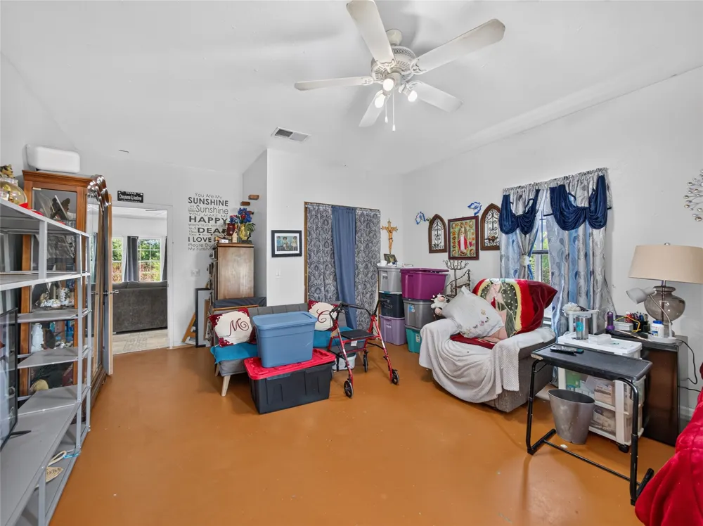 5734 FM 621 Martindale, TX 78655
