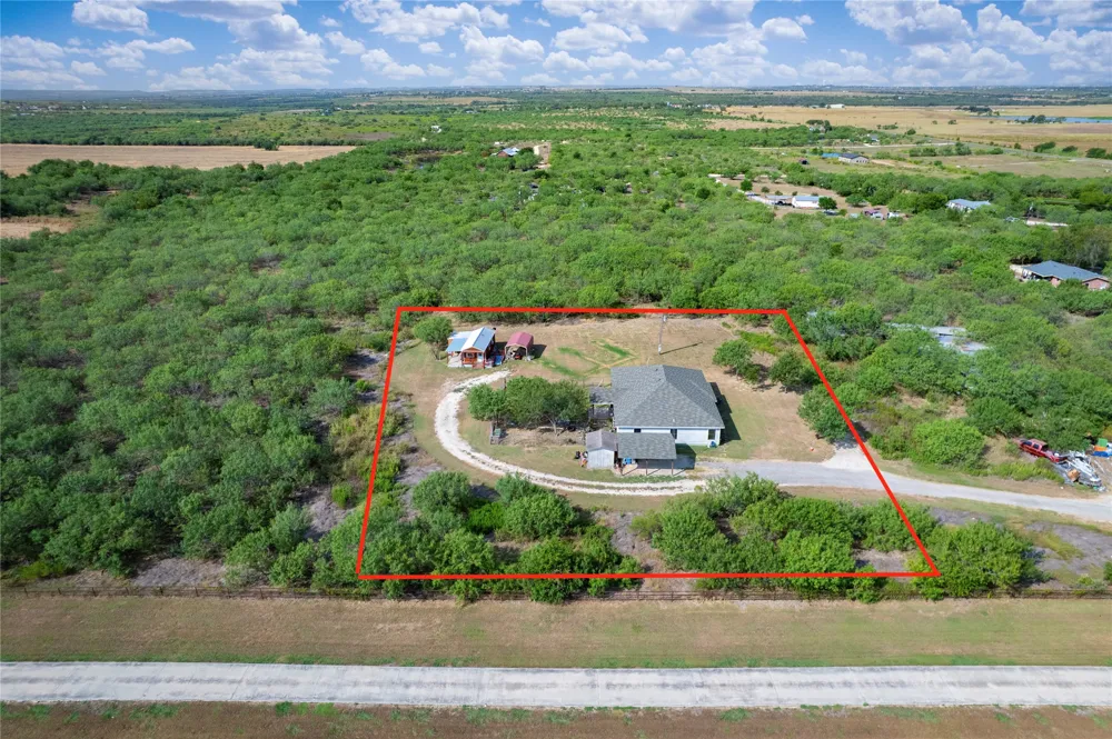 5734 FM 621 Martindale, TX 78655