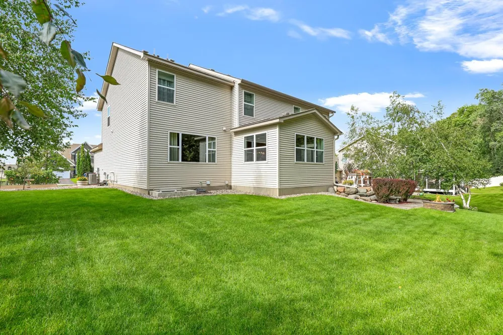 2147 Spring Lake Court Shakopee, MN 55379