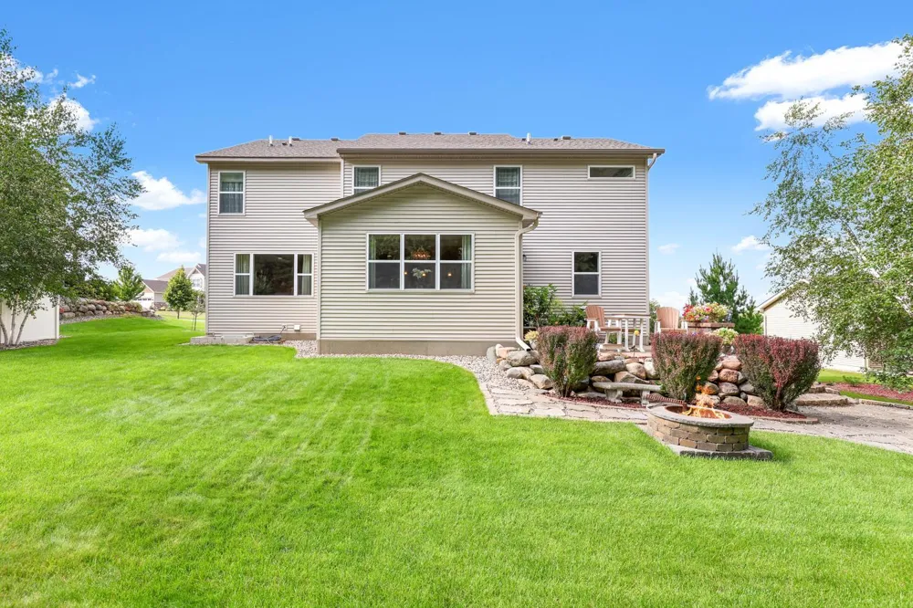 2147 Spring Lake Court Shakopee, MN 55379