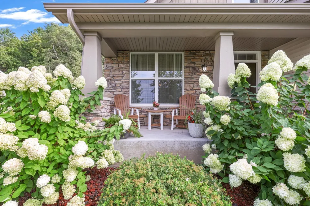 2147 Spring Lake Court Shakopee, MN 55379