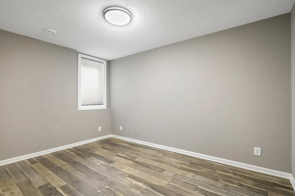 2147 Spring Lake Court Shakopee, MN 55379