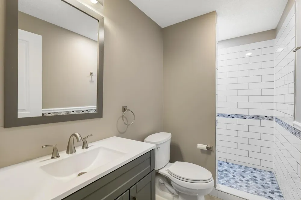 2147 Spring Lake Court Shakopee, MN 55379