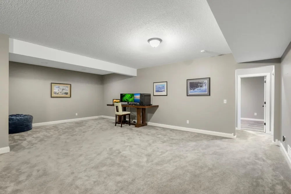 2147 Spring Lake Court Shakopee, MN 55379