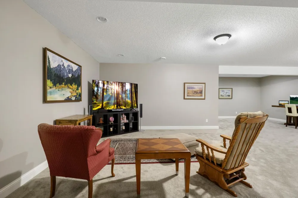 2147 Spring Lake Court Shakopee, MN 55379