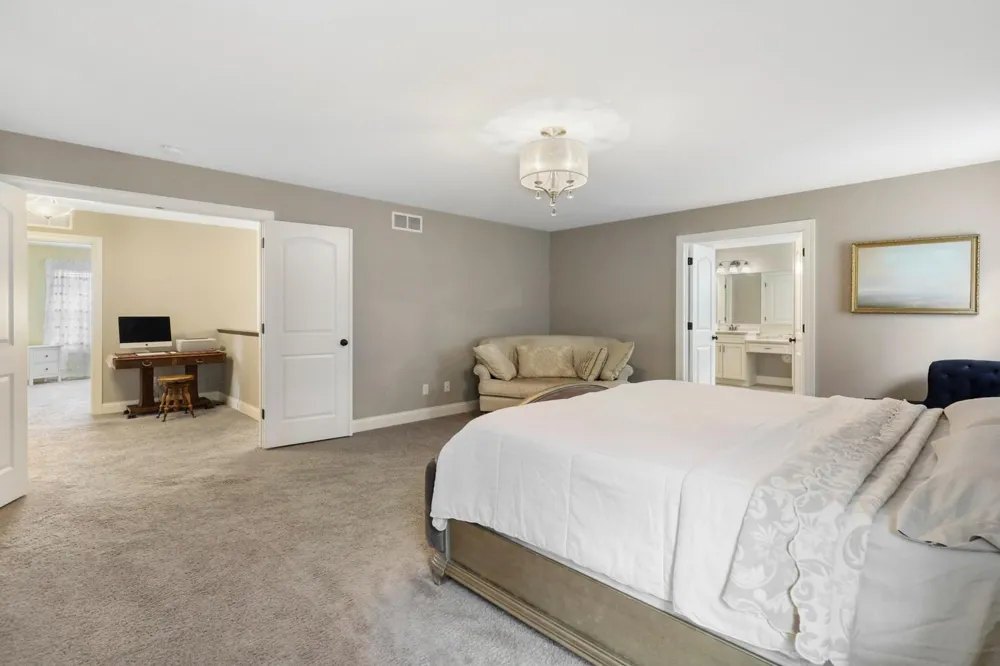 2147 Spring Lake Court Shakopee, MN 55379