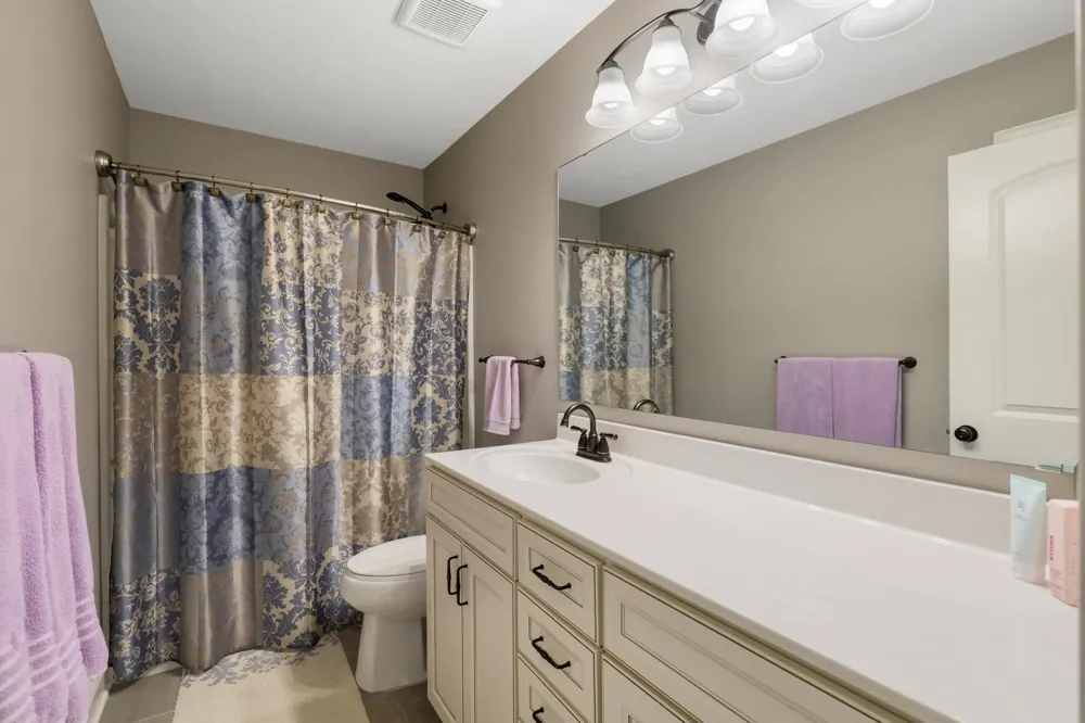 2147 Spring Lake Court Shakopee, MN 55379