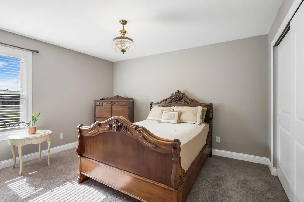 2147 Spring Lake Court Shakopee, MN 55379