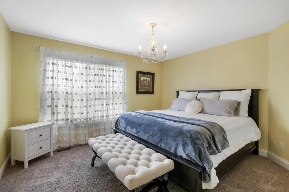 2147 Spring Lake Court Shakopee, MN 55379