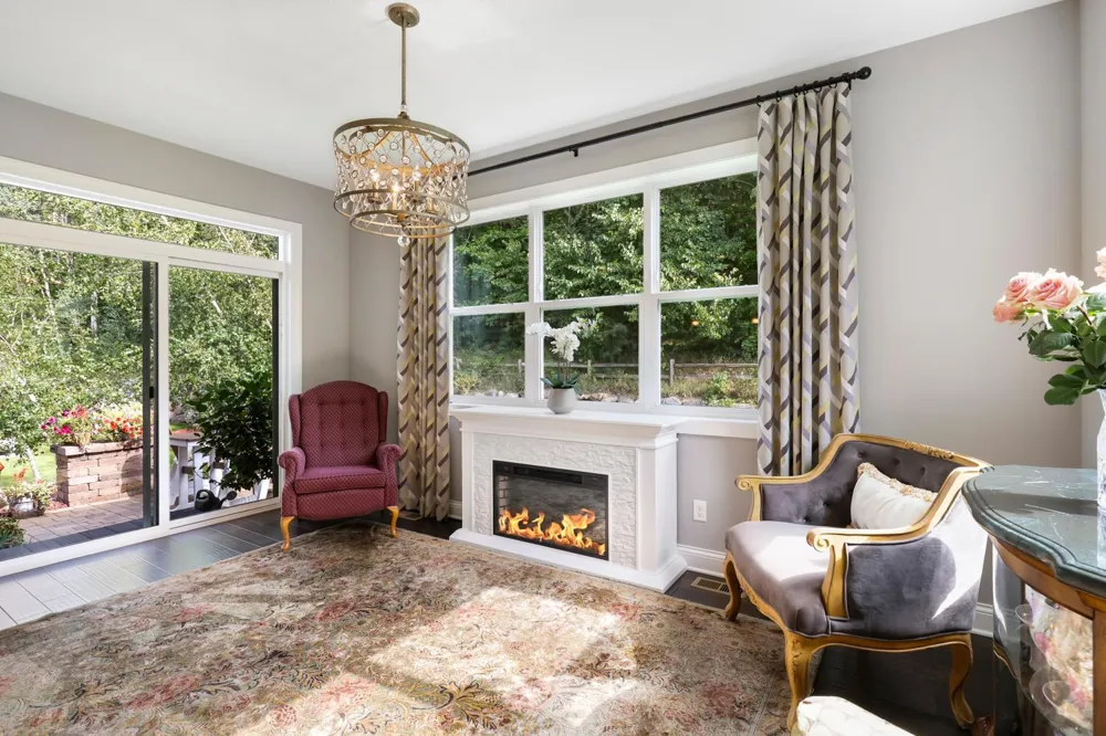 2147 Spring Lake Court Shakopee, MN 55379