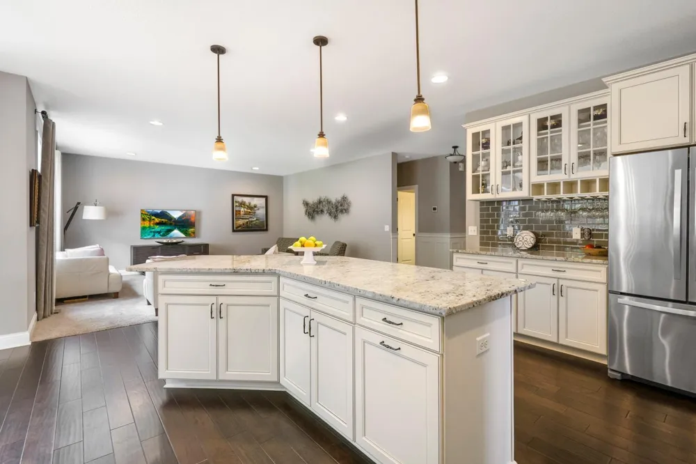 2147 Spring Lake Court Shakopee, MN 55379