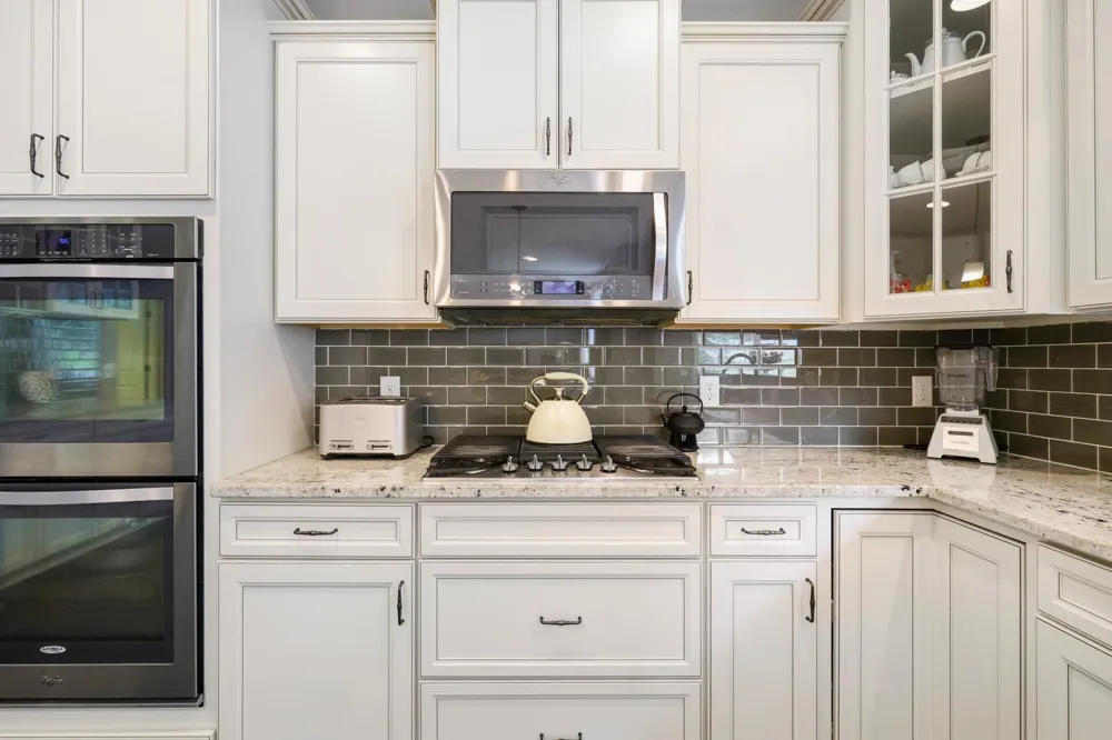 2147 Spring Lake Court Shakopee, MN 55379