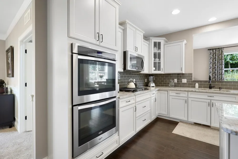 2147 Spring Lake Court Shakopee, MN 55379