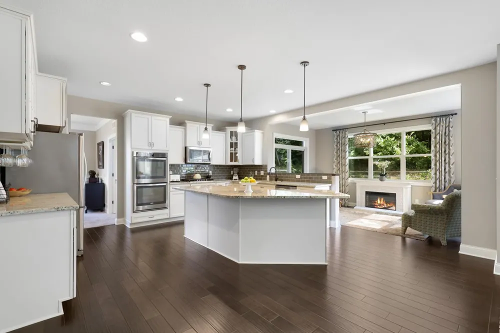 2147 Spring Lake Court Shakopee, MN 55379