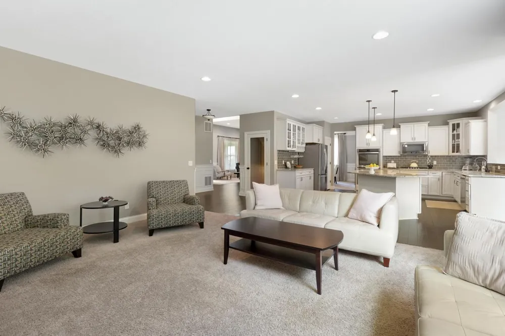 2147 Spring Lake Court Shakopee, MN 55379