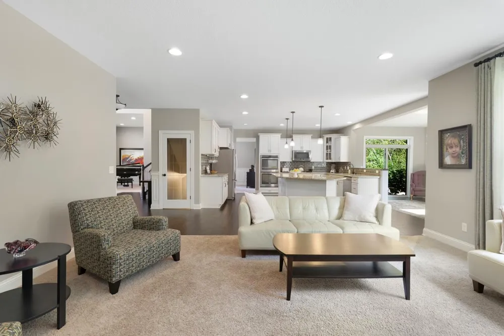 2147 Spring Lake Court Shakopee, MN 55379
